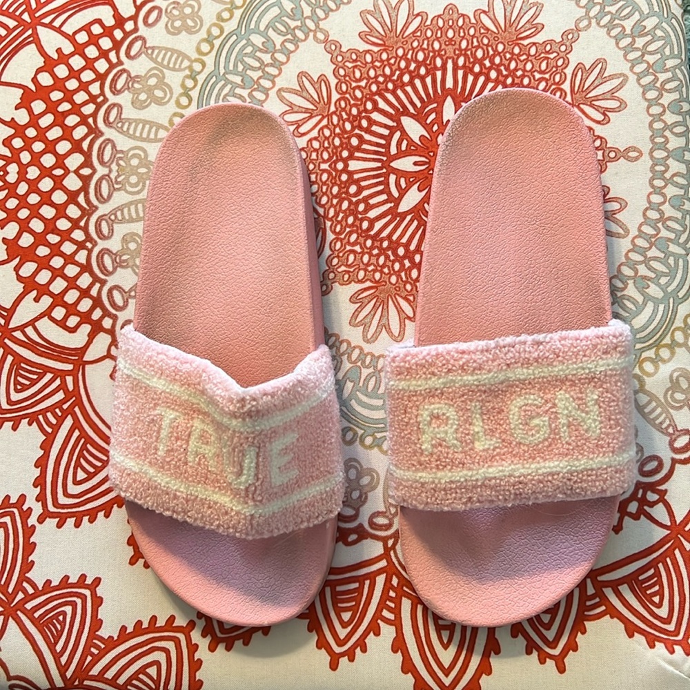 True Religion Morrisey Slides